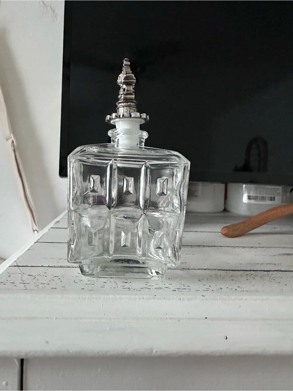 Crystal Glass Decanter with Decorative Silver Stopper - Clear